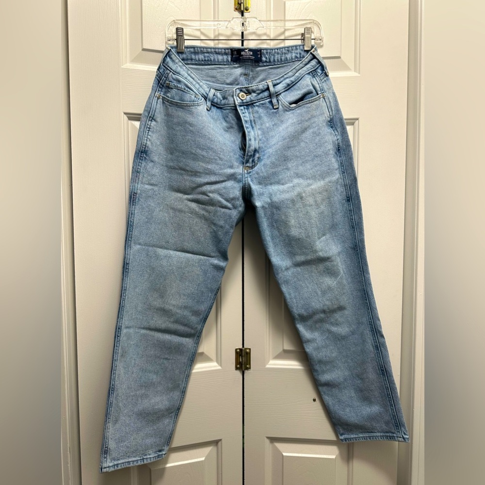 Good condition hollister Mom jeans!
